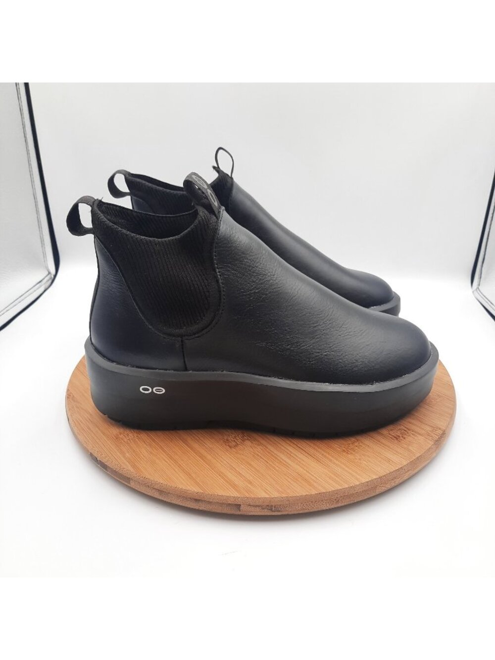 ​OOfos OOmega Londoner Womens 9 Boots Black Leather Platform Chelsea Recovery